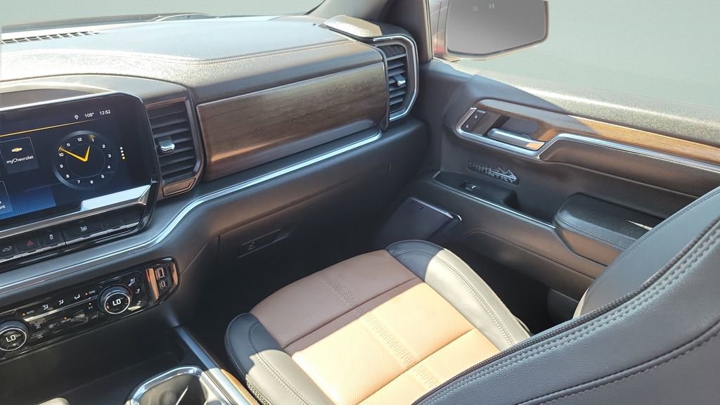 Certified 2024 Chevrolet Silverado 1500 High Country w/ Technology Package AWD/4WD image 16