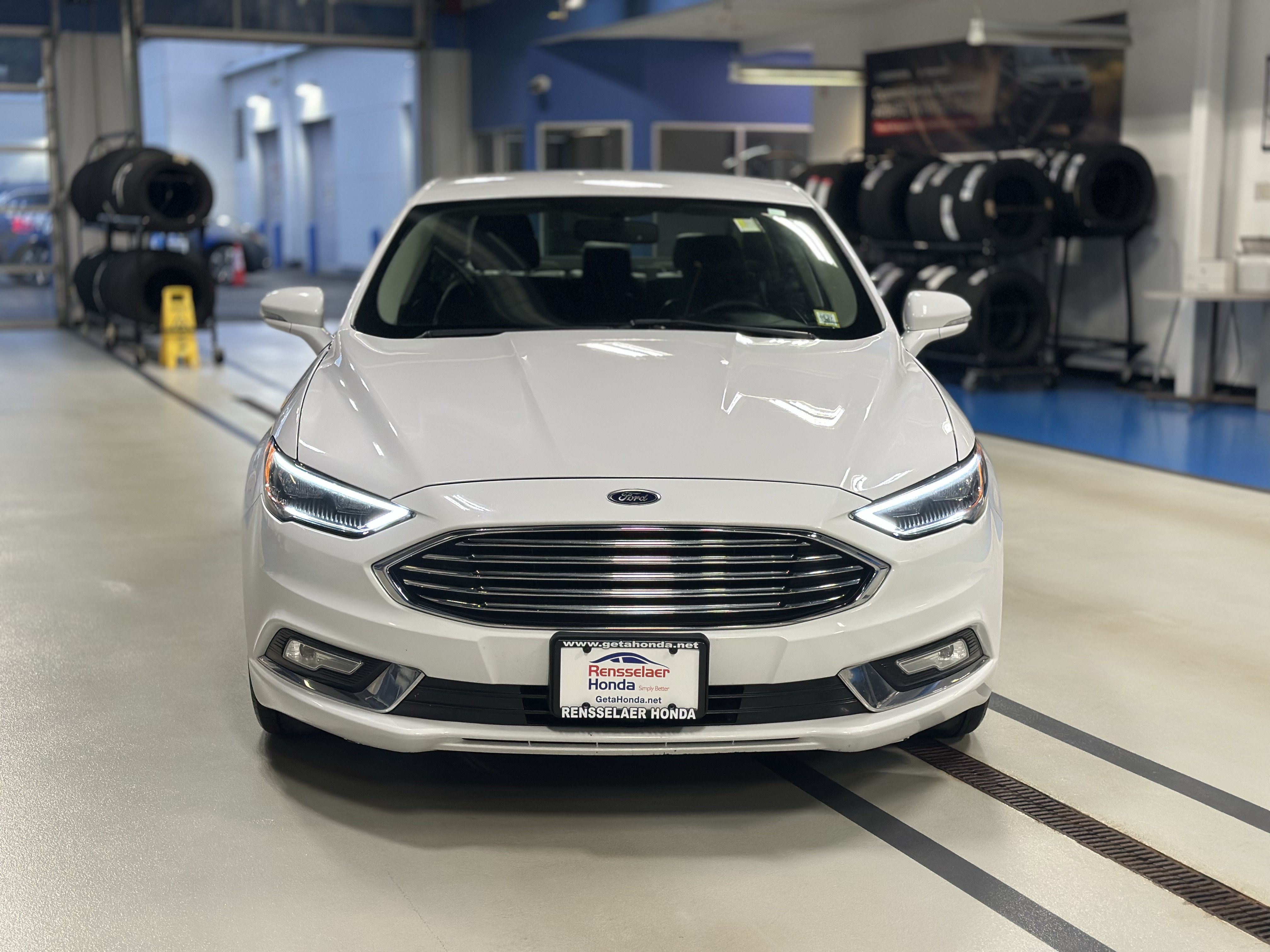 Used 2017 Ford Fusion SE w/ Fusion SE Technology Package FWD image 3