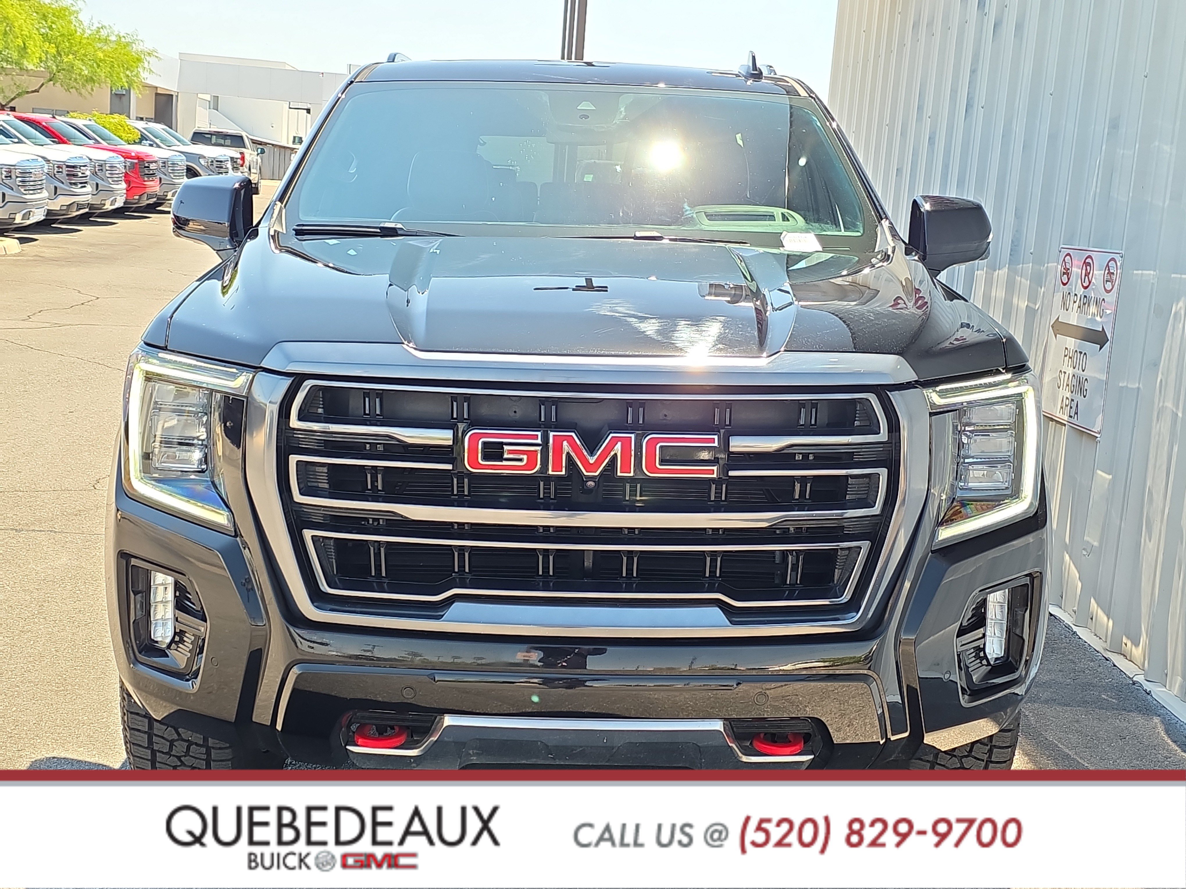 Used 2023 GMC Yukon AT4 w/ Technology Package AWD/4WD image 2