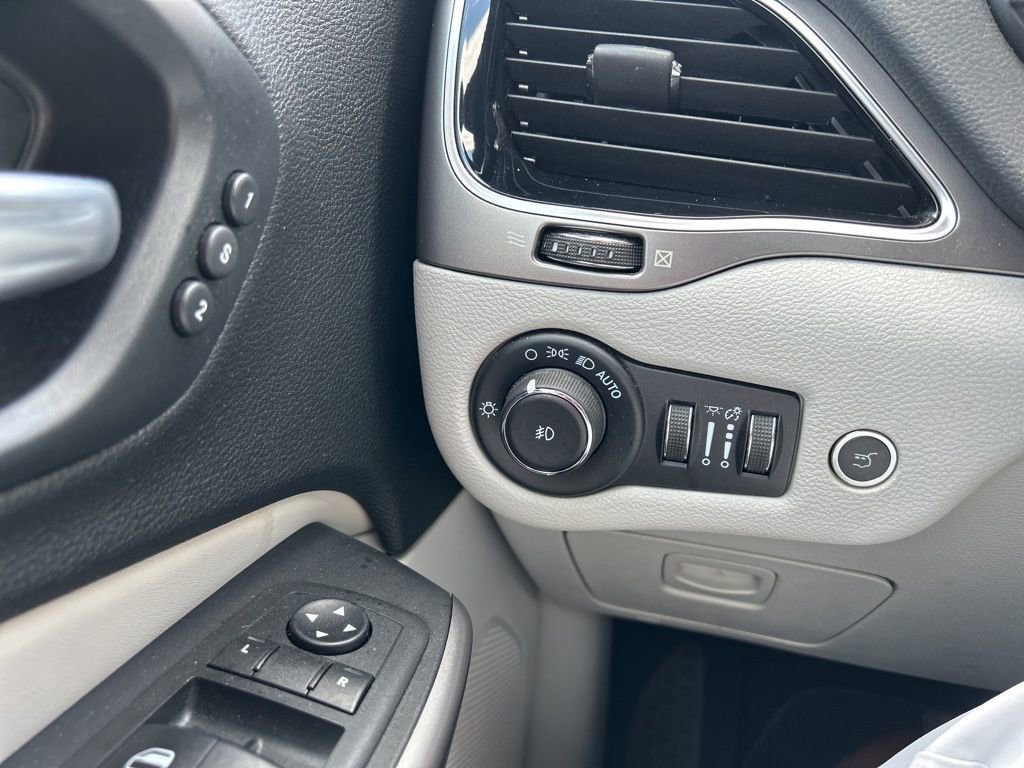 Used 2021 Jeep Cherokee Limited w/ Elite Package image 22