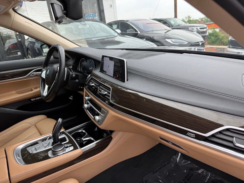 Used 2016 BMW 750i xDrive AWD/4WD image 23