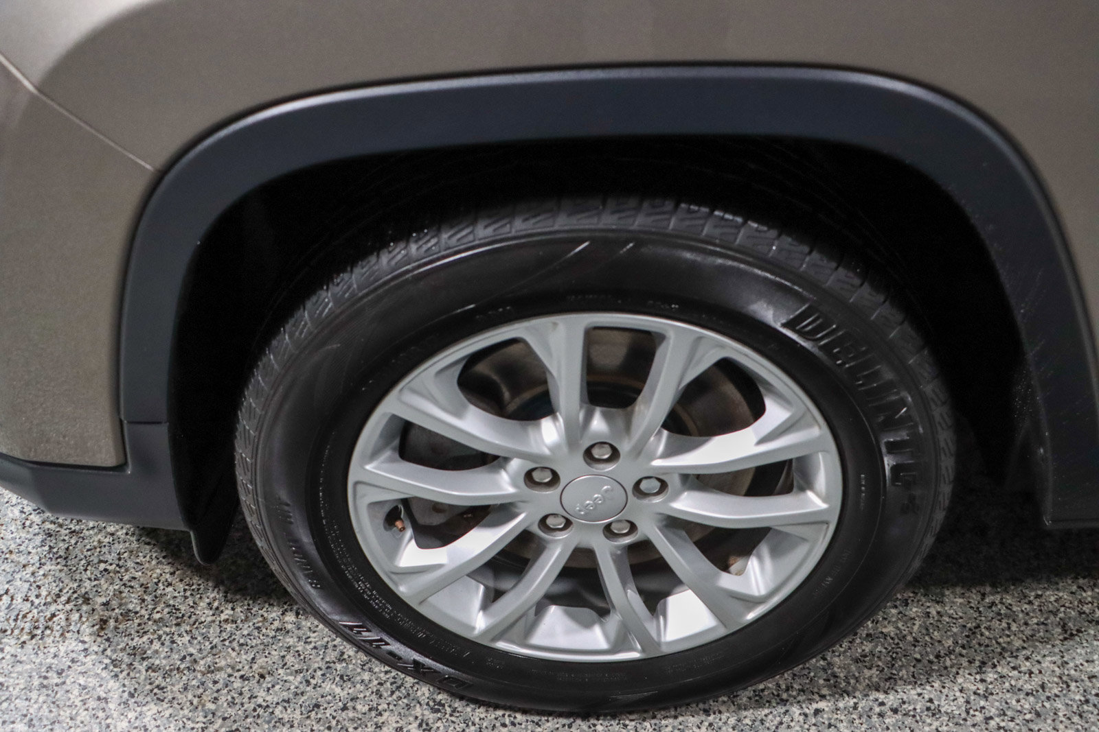 Used 2019 Jeep Cherokee Latitude w/ Popular Appearance Group image 11