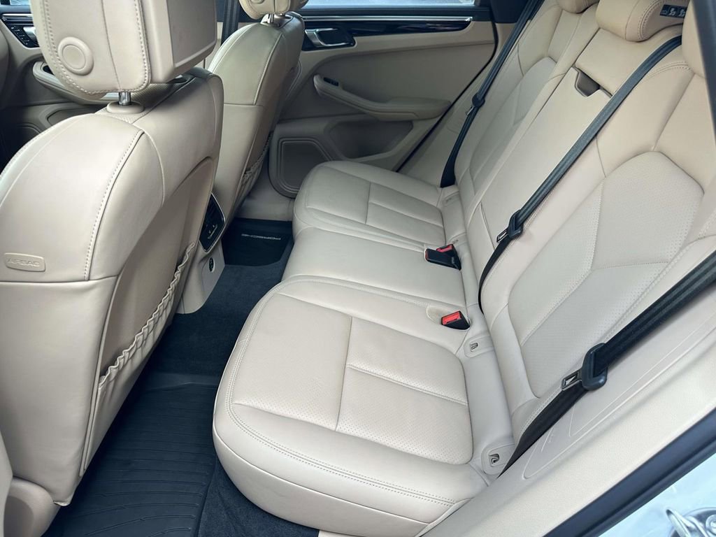 Certified 2025 Porsche Macan image 14
