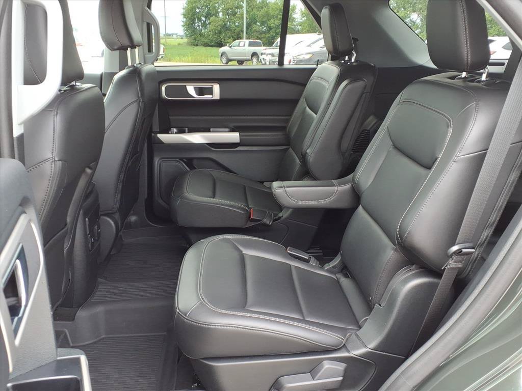 Used 2024 Ford Explorer XLT w/ Equipment Group 202A AWD/4WD image 27