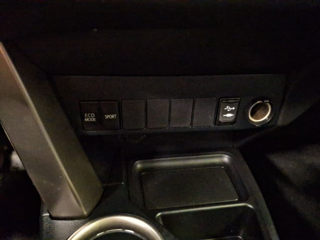 Used 2013 Toyota RAV4 XLE image 25