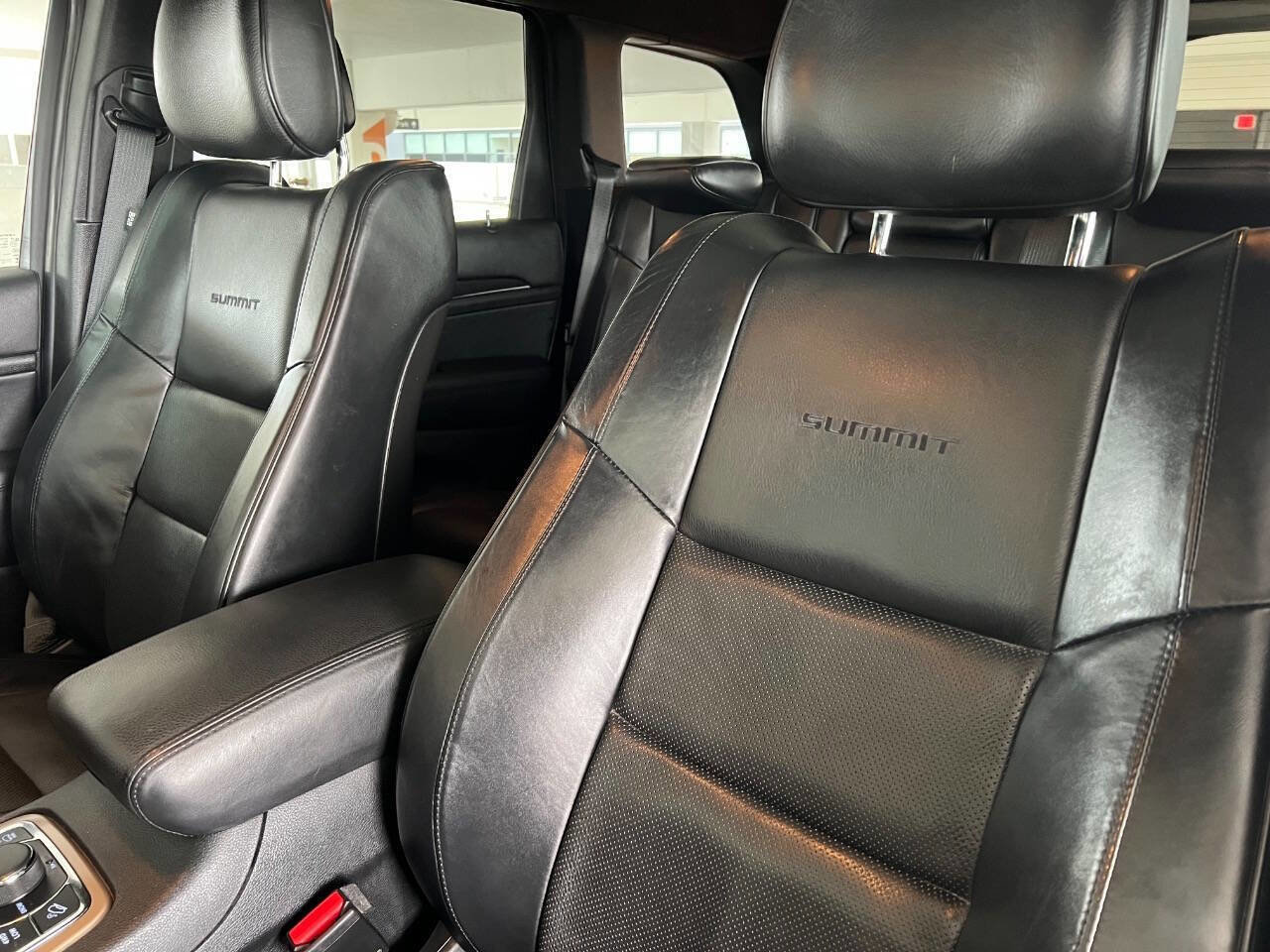 Used 2015 Jeep Grand Cherokee Summit AWD/4WD image 14