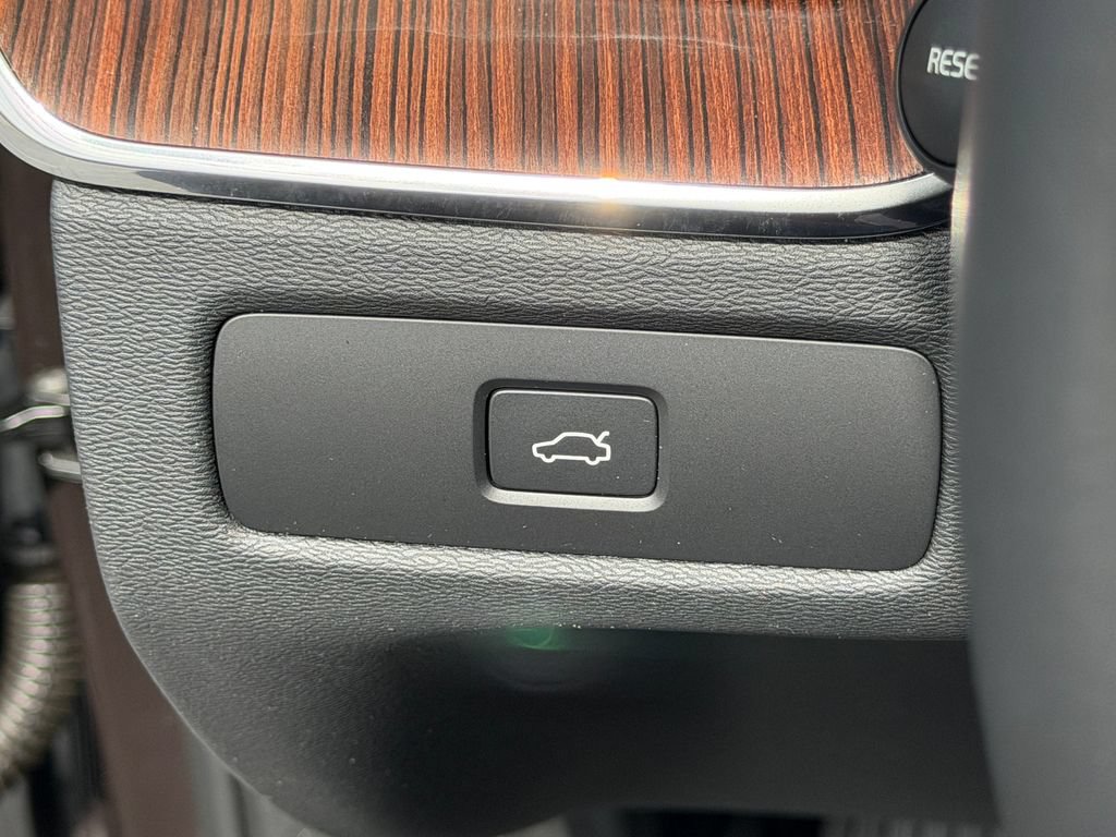Certified 2023 Volvo XC60 B5 Plus w/ Climate Package AWD/4WD image 40
