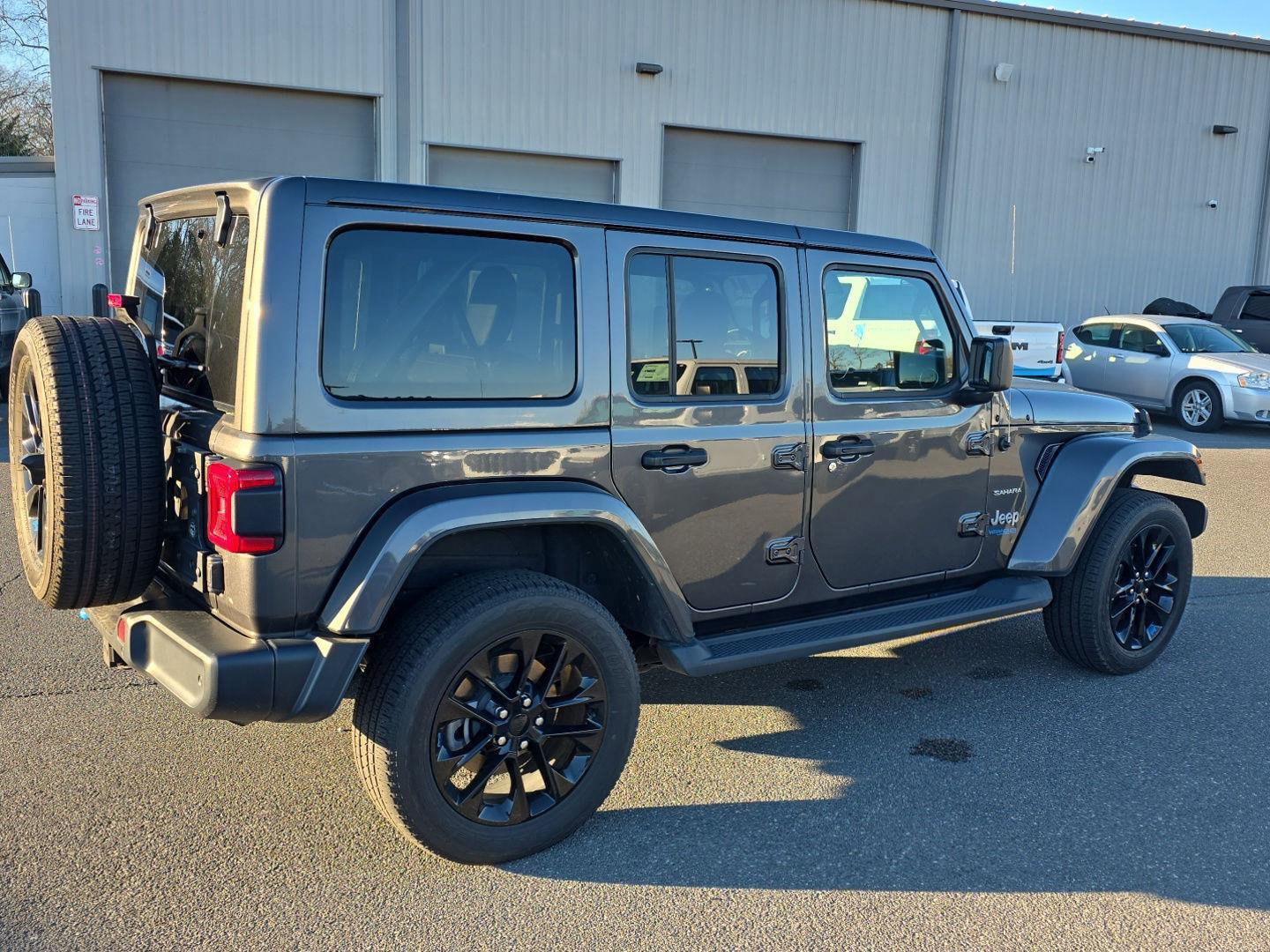 Used 2022 Jeep Wrangler Unlimited Sahara w/ Cold Weather Group image 20