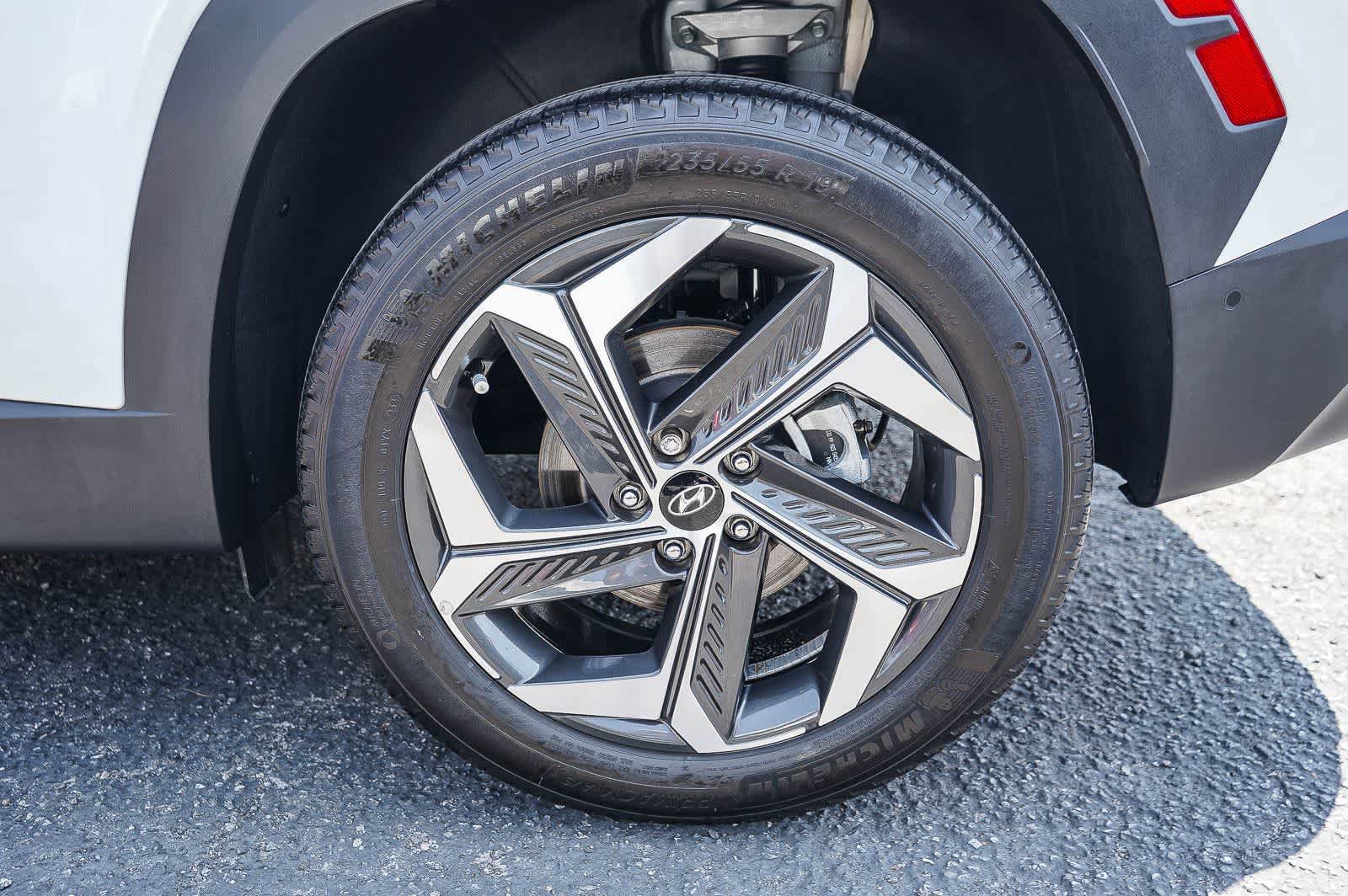 Certified 2024 Hyundai Tucson Limited AWD/4WD image 9