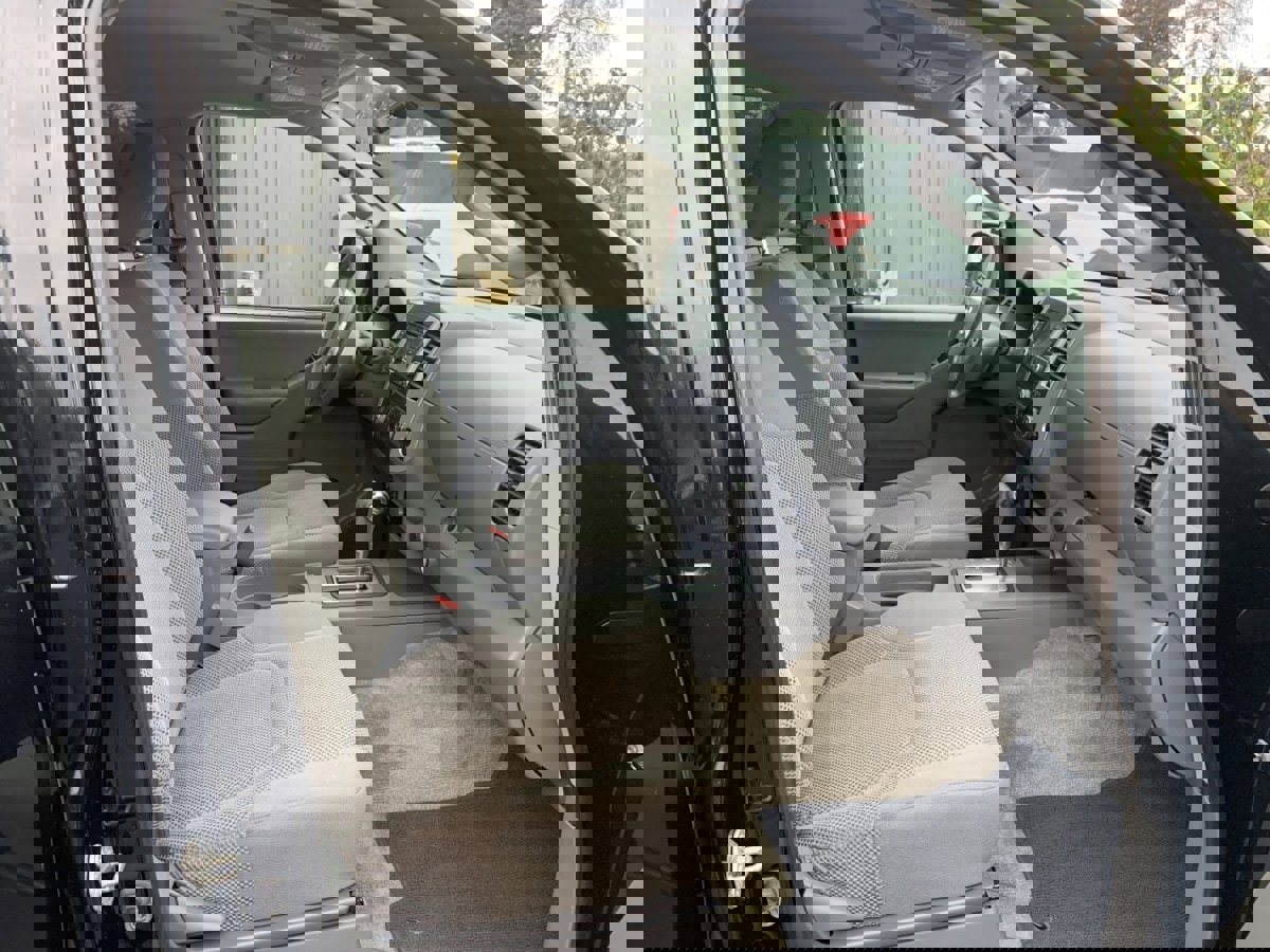 Used 2016 Nissan Frontier SV image 10