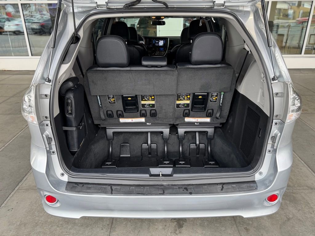 Certified 2017 Toyota Sienna SE w/ SE Preferred Package FWD image 15