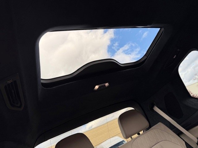 Used 2022 BMW X7 M50i image 18