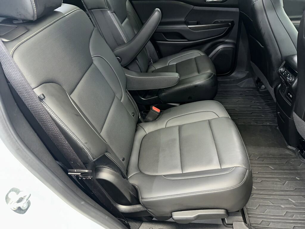 Certified 2023 GMC Acadia SLT w/ Preferred Package image 33