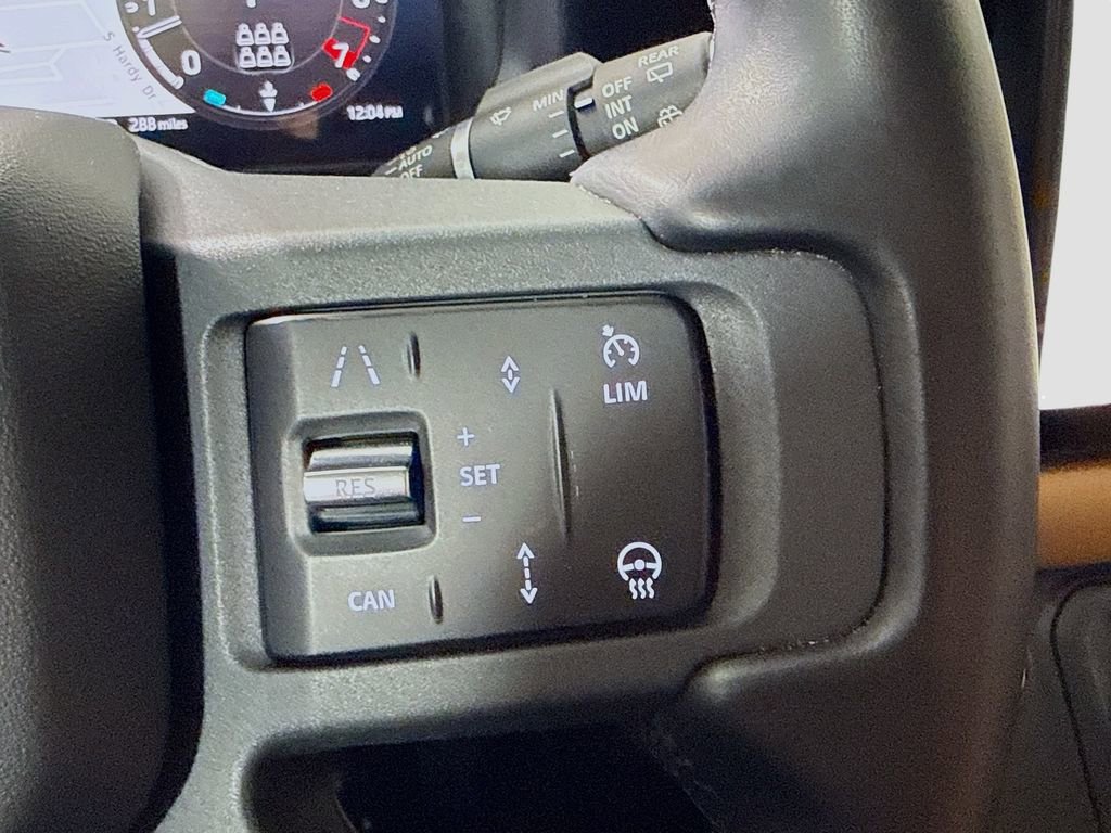 Used 2024 Land Rover Defender 130 X-Dynamic SE image 12