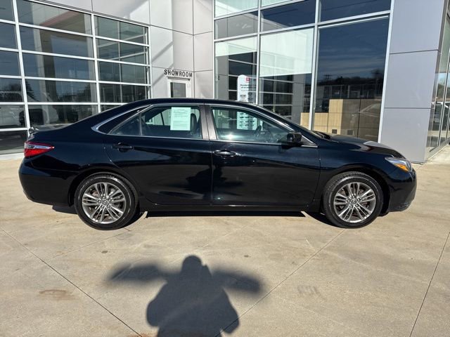 Used 2017 Toyota Camry SE w/ Moonroof Package image 8