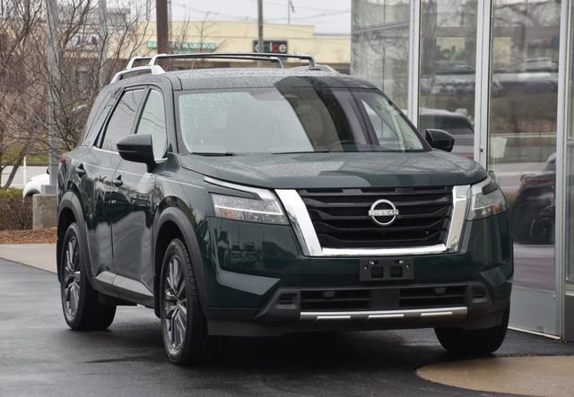 Used 2023 Nissan Pathfinder SL w/ SL Premium Package image 2