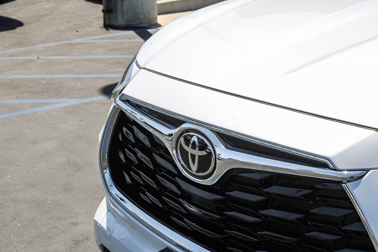 Used 2023 Toyota Highlander Limited FWD image 6