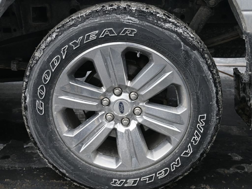 Used 2019 Ford F150 XLT w/ Equipment Group 302A Luxury image 15