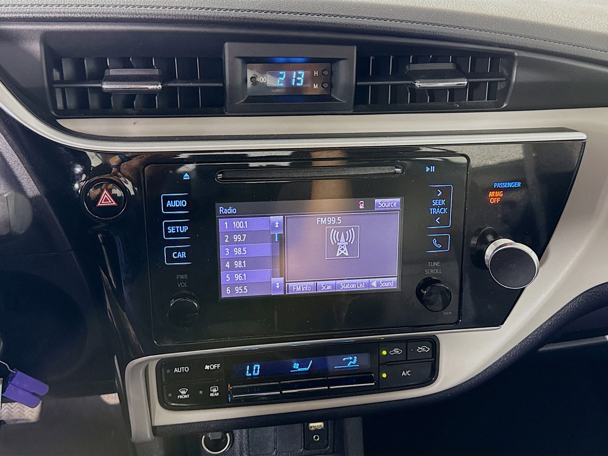 Used 2019 Toyota Corolla LE FWD image 18