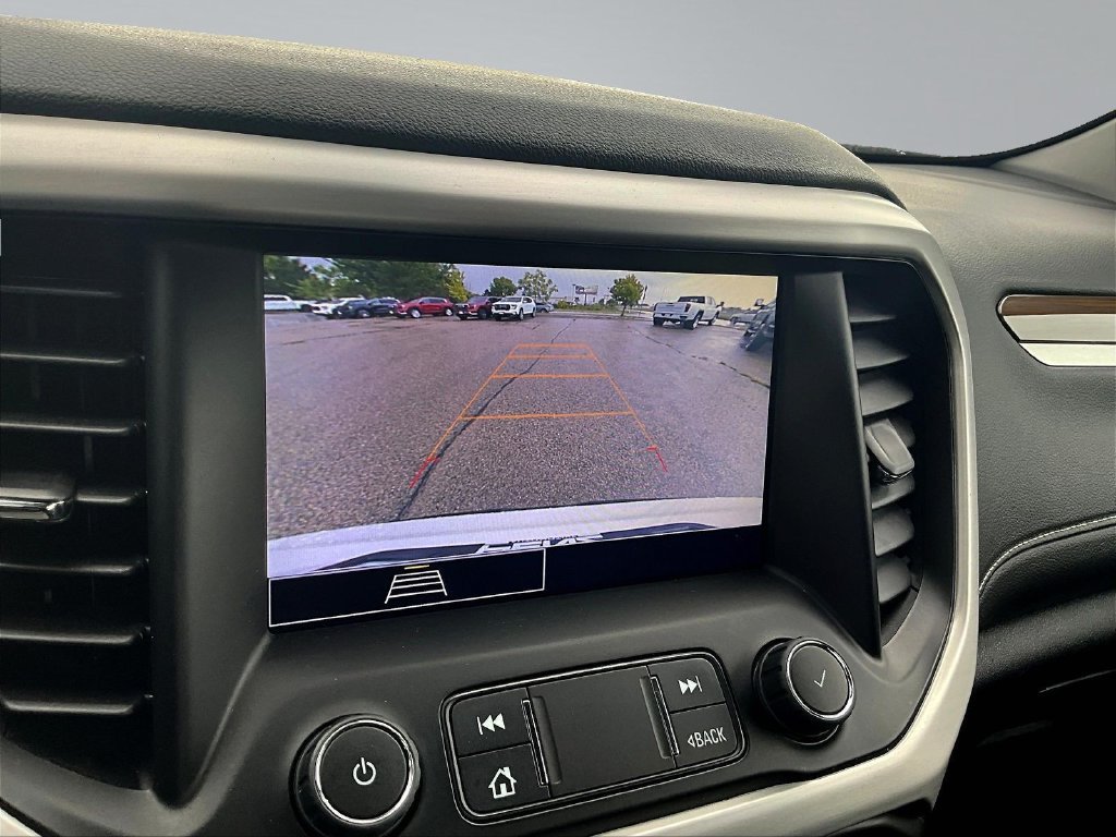 Used 2023 GMC Acadia SLE FWD image 16