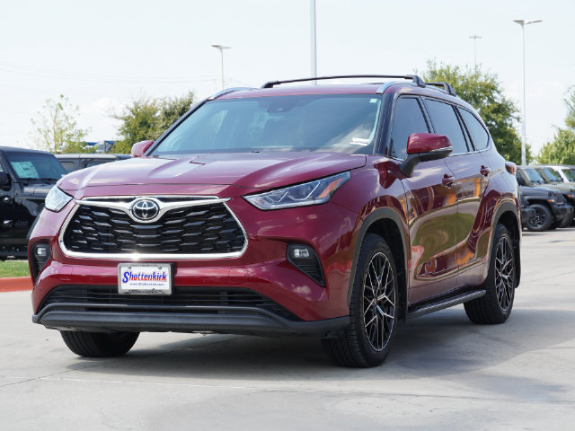 Used 2021 Toyota Highlander Limited FWD image 2