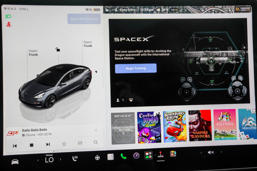 Used 2023 Tesla Model 3 Standard Range RWD image 33