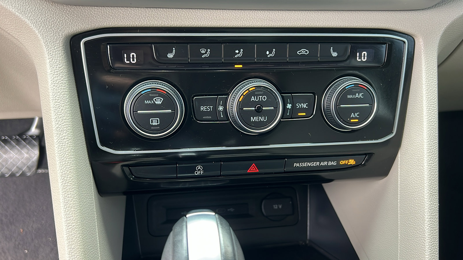 Used 2022 Volkswagen Atlas SE image 23