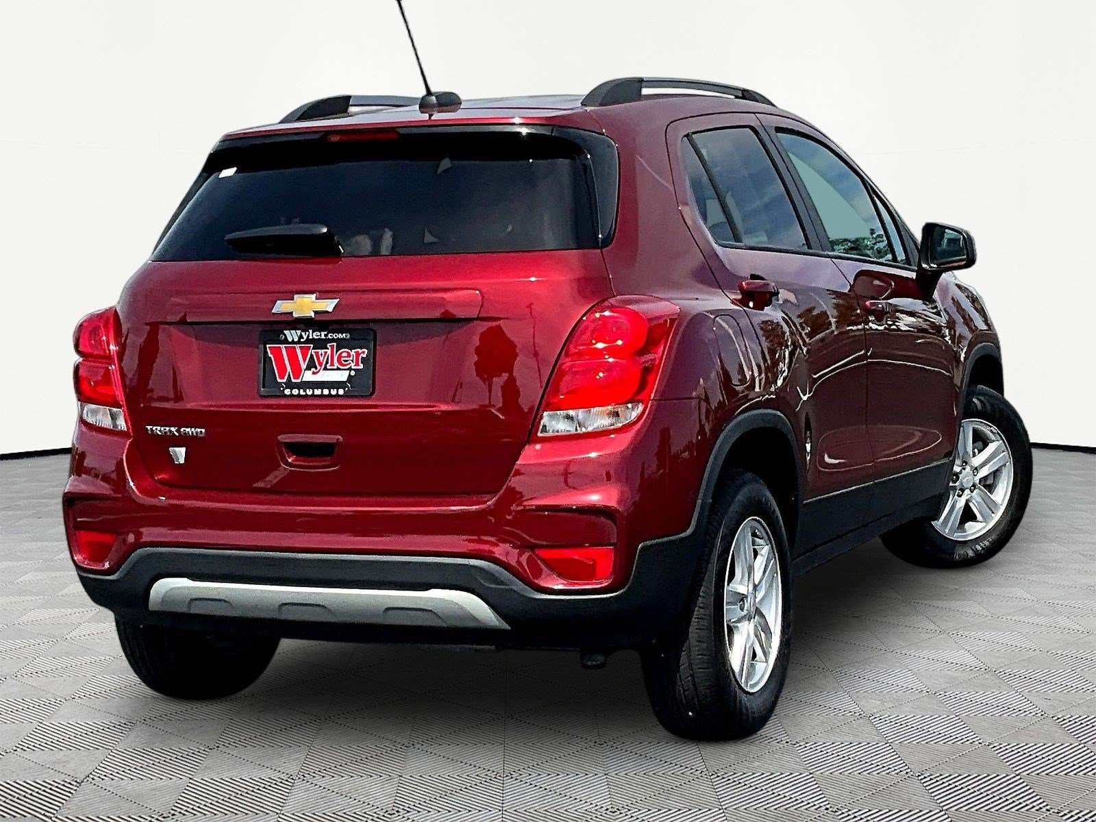 Used 2022 Chevrolet Trax LT w/ LT Convenience Package AWD/4WD image 6