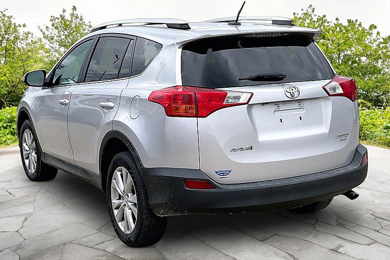 Used 2015 Toyota RAV4 Limited w/ Technology Package AWD/4WD image 5