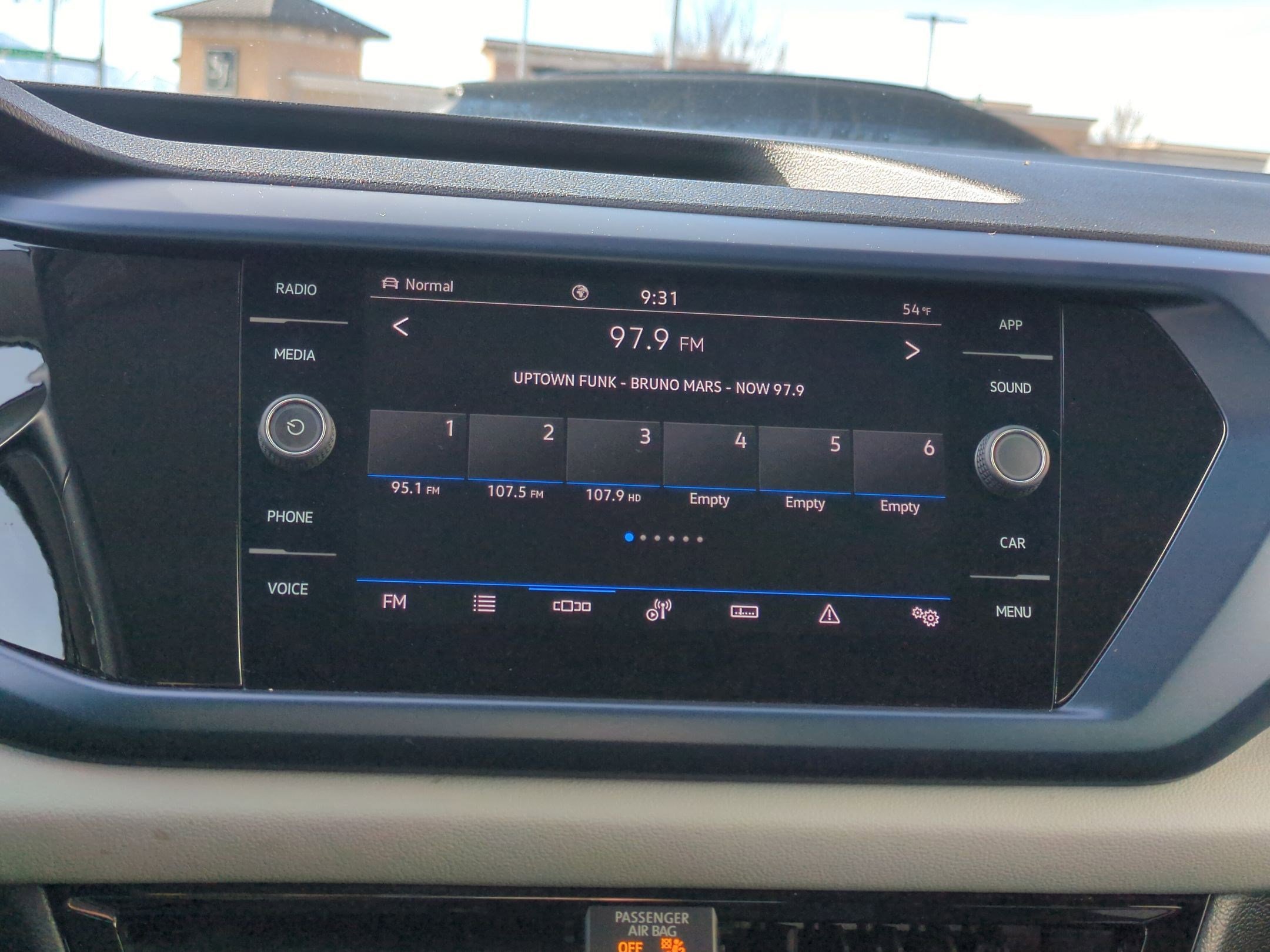 Used 2023 Volkswagen Taos SE image 25