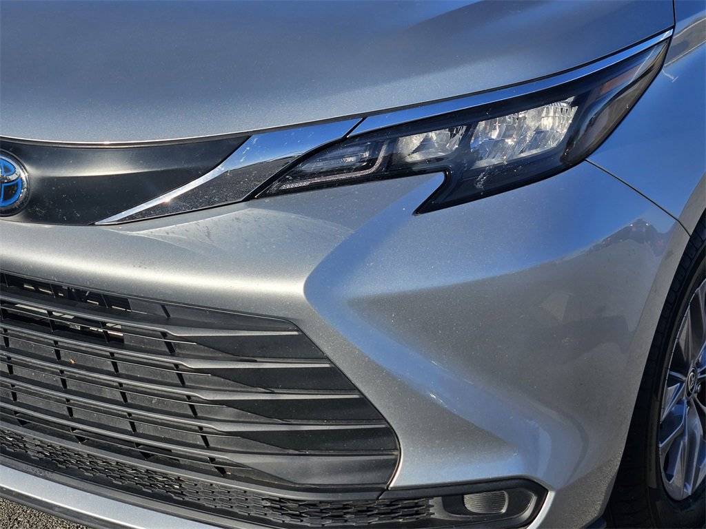 Used 2024 Toyota Sienna LE image 7