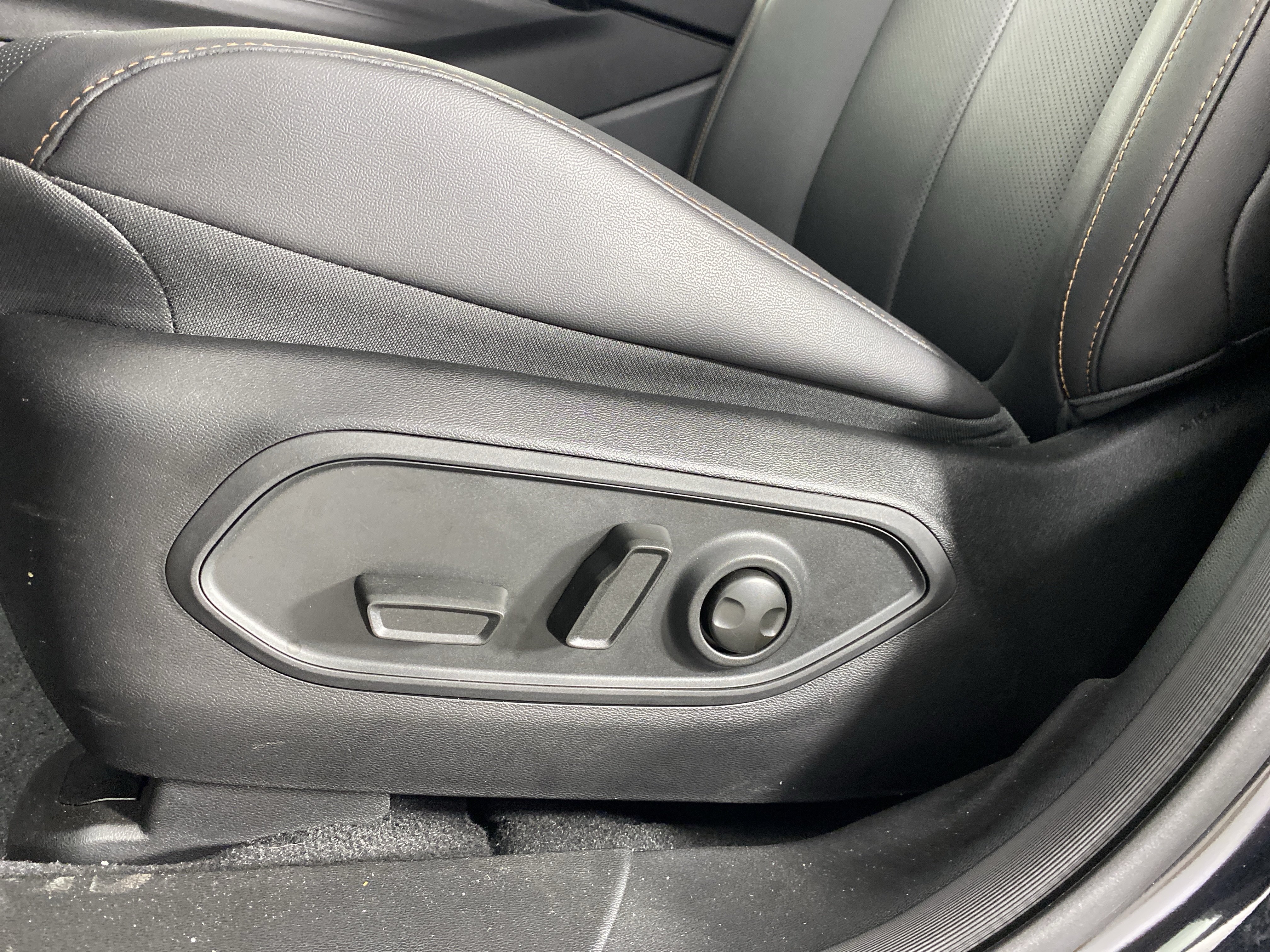 New 2026 Jeep Cherokee Limited AWD/4WD image 16