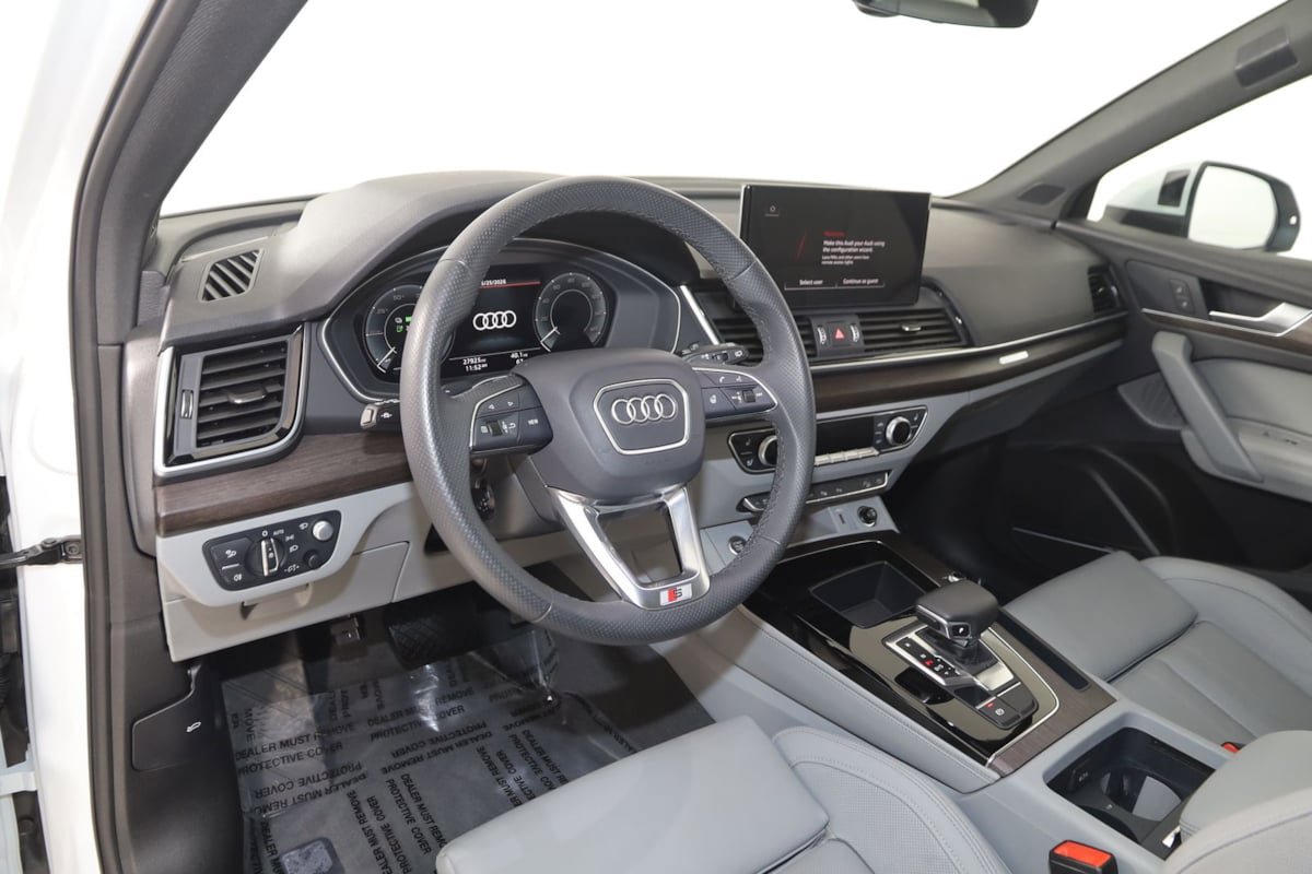 Used 2024 Audi Q5 e Prestige AWD/4WD image 26