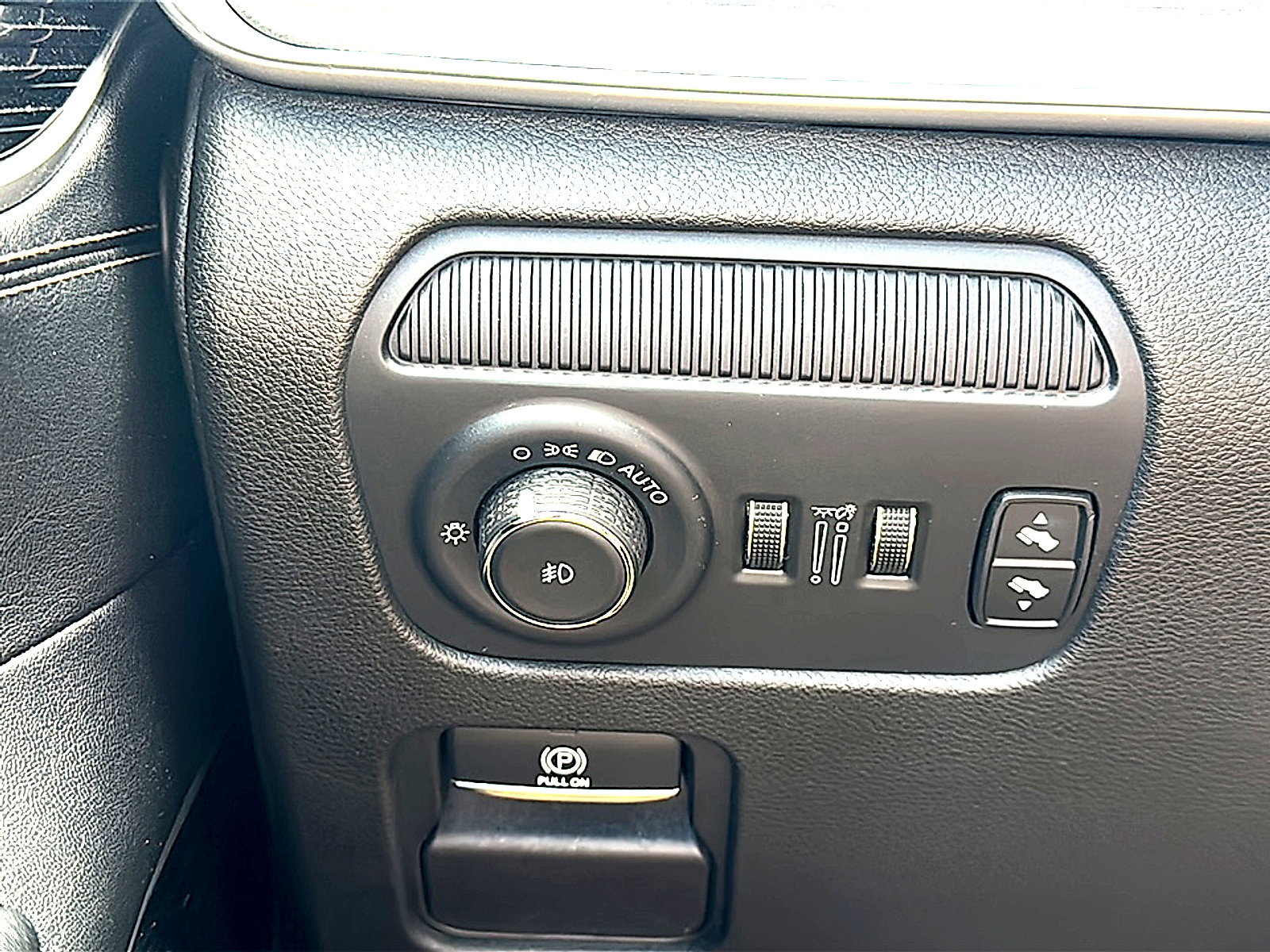 Used 2024 Jeep Wagoneer L Series II w/ Flexible Seating Group RWD image 36