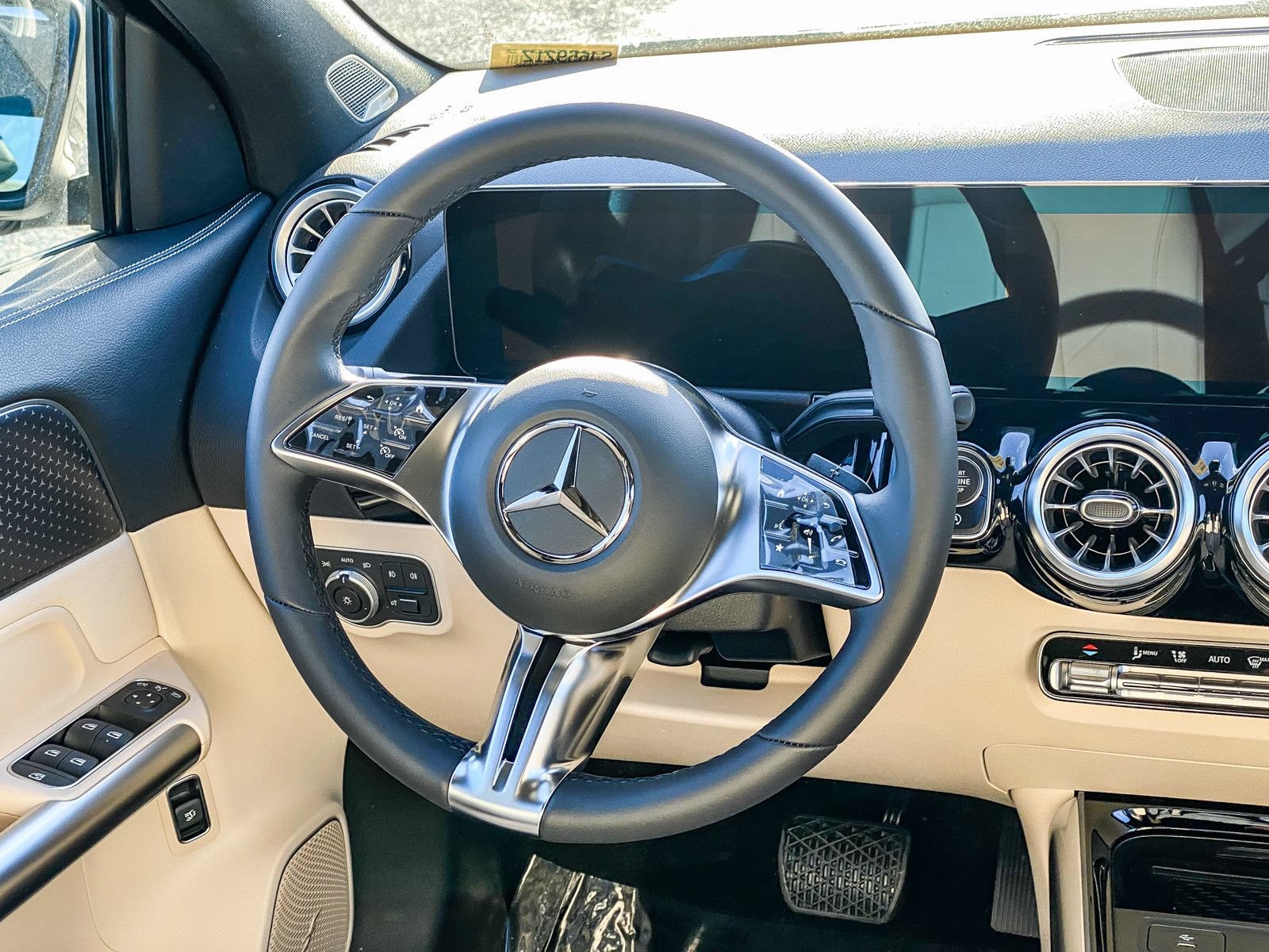 Used 2025 Mercedes-Benz GLA 250 4MATIC image 12