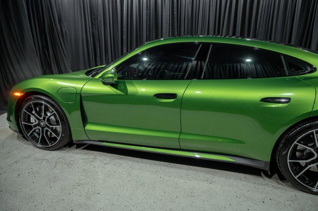 Used 2023 Porsche Taycan image 5