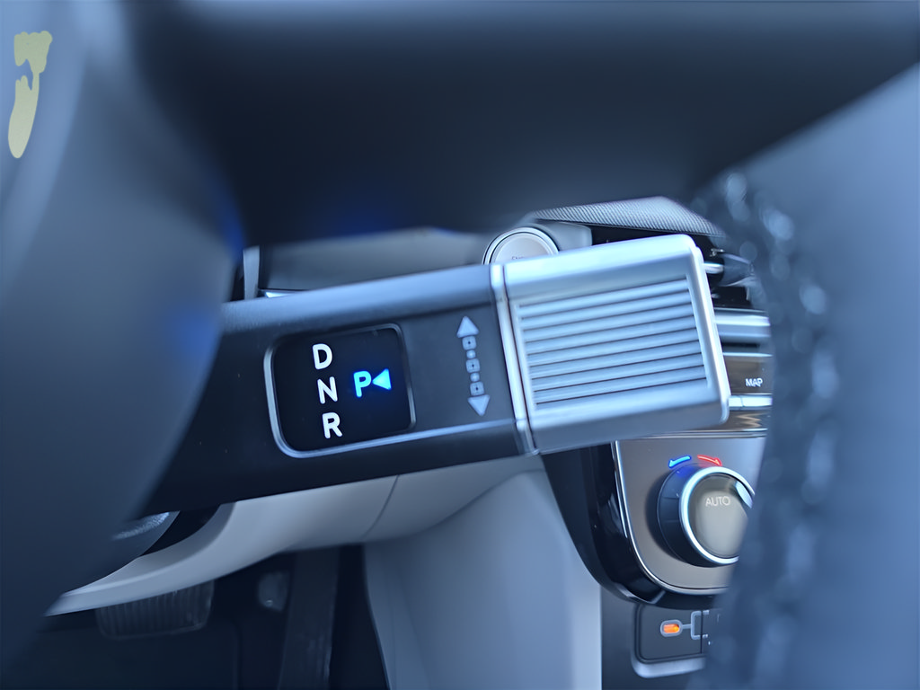Certified 2025 Hyundai Tucson Limited FWD image 30