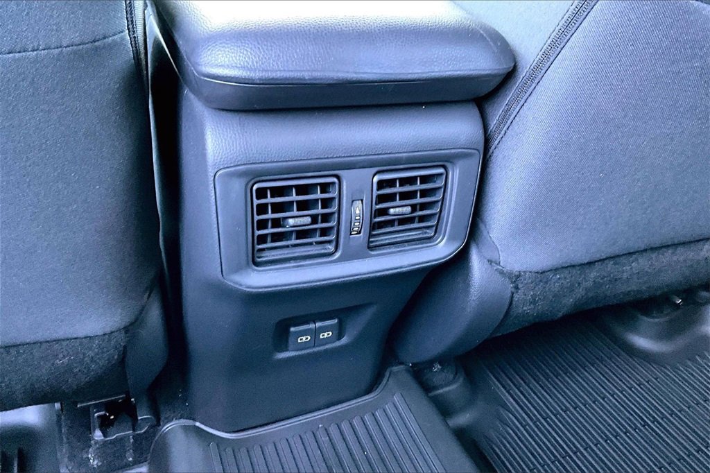 Used 2022 Toyota RAV4 XLE image 32