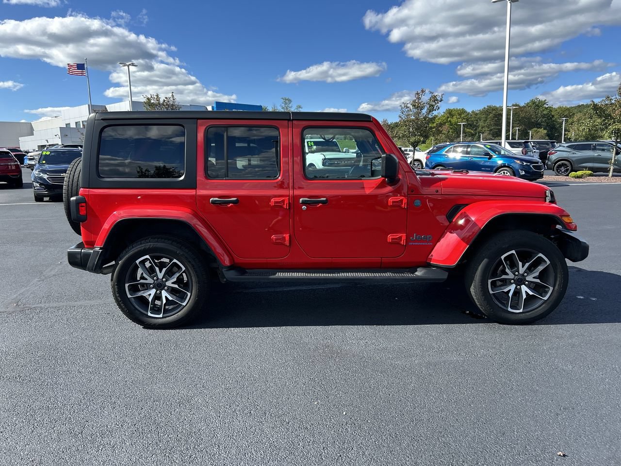 Used 2024 Jeep Wrangler Unlimited w/ Convenience Group AWD/4WD image 8