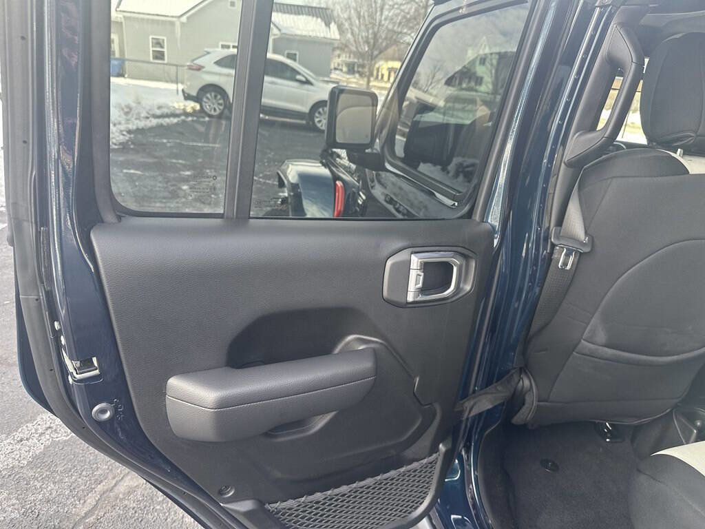 Used 2025 Jeep Gladiator Sport image 28