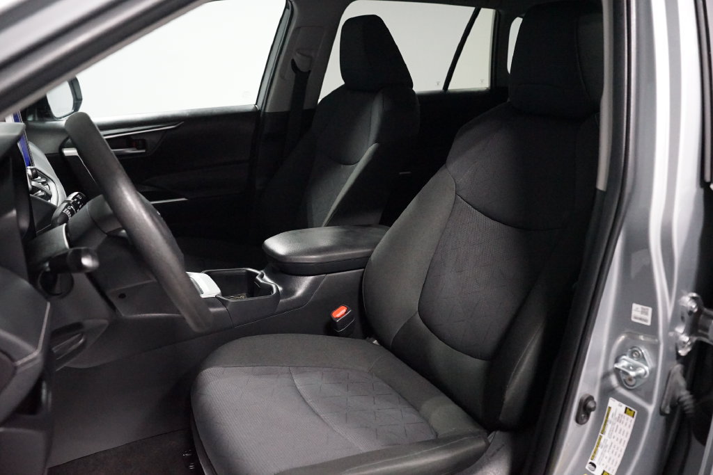 Certified 2025 Toyota RAV4 XLE FWD image 27