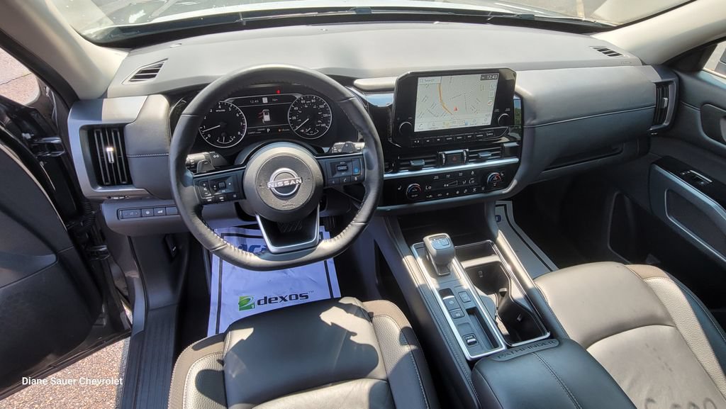 Used 2025 Nissan Pathfinder SL FWD image 24
