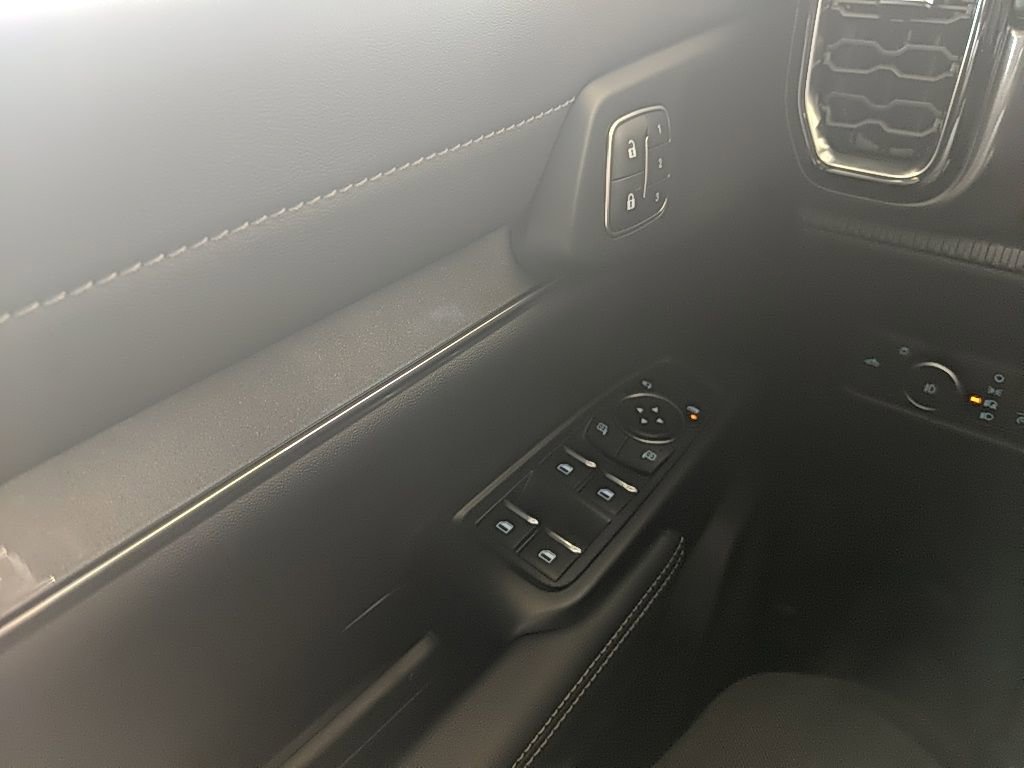 Used 2025 Ford Ranger Lariat w/ Trailer Tow Package image 28