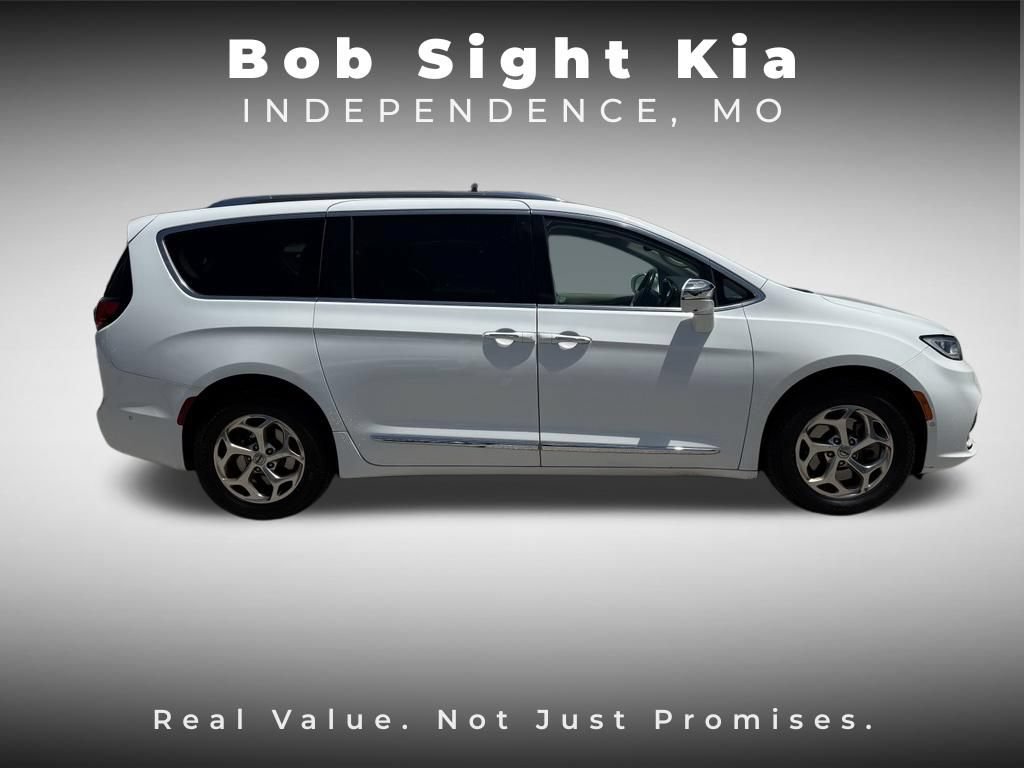 Used 2021 Chrysler Pacifica Limited w/ Premium & Safety Sphere Group AWD/4WD image 10