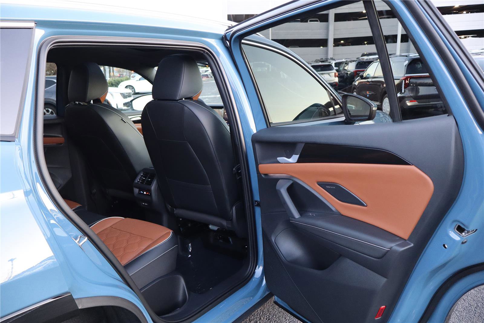 New 2026 Volkswagen Tiguan SEL R-Line image 29