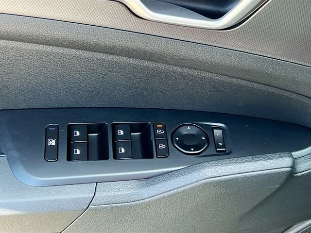 New 2026 Kia Sportage LX FWD image 17