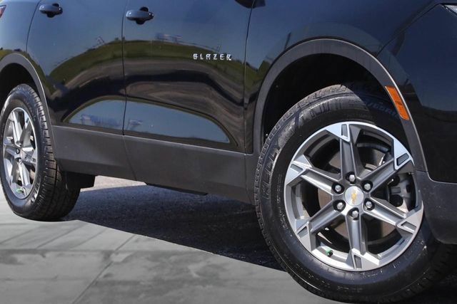 Used 2025 Chevrolet Blazer LT AWD/4WD image 3