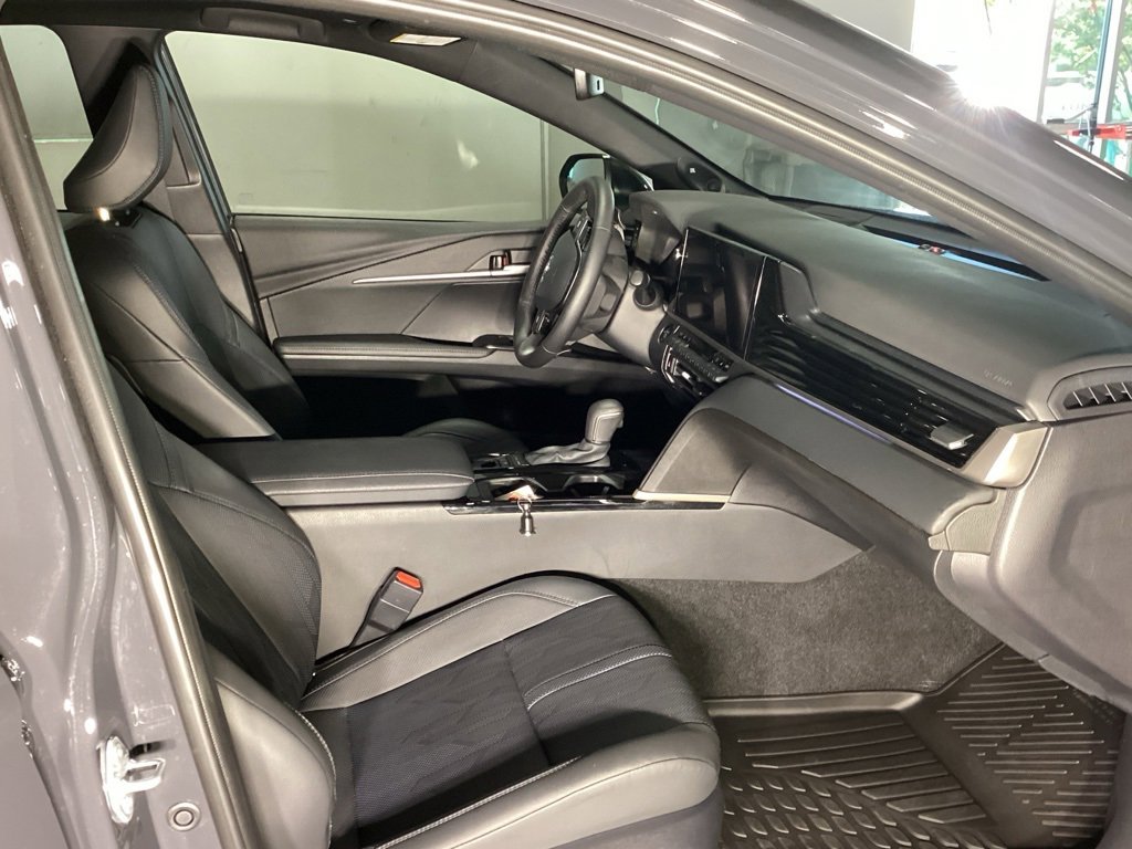 Used 2025 Toyota Camry XSE image 4
