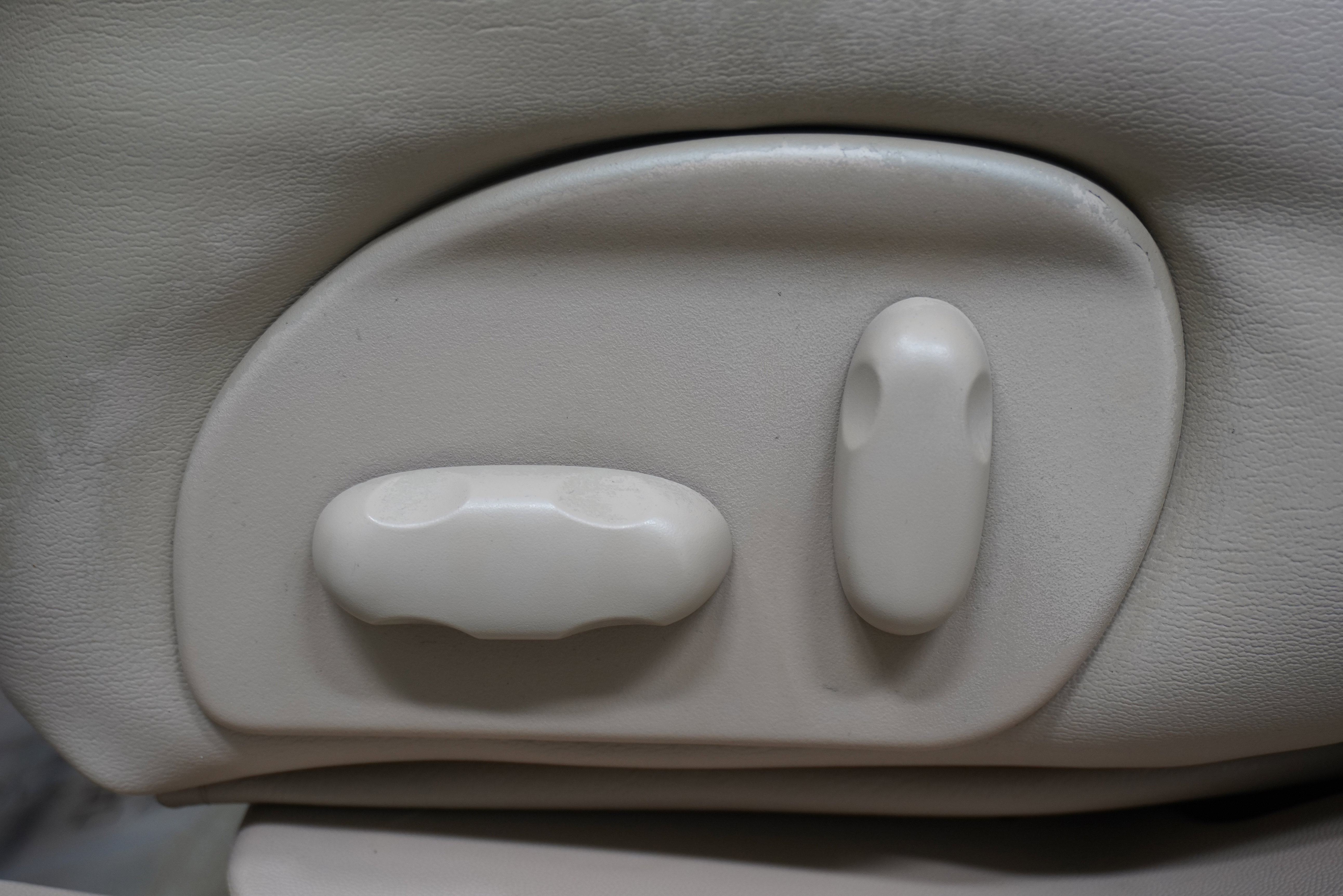 Used 2007 Cadillac SRX image 14