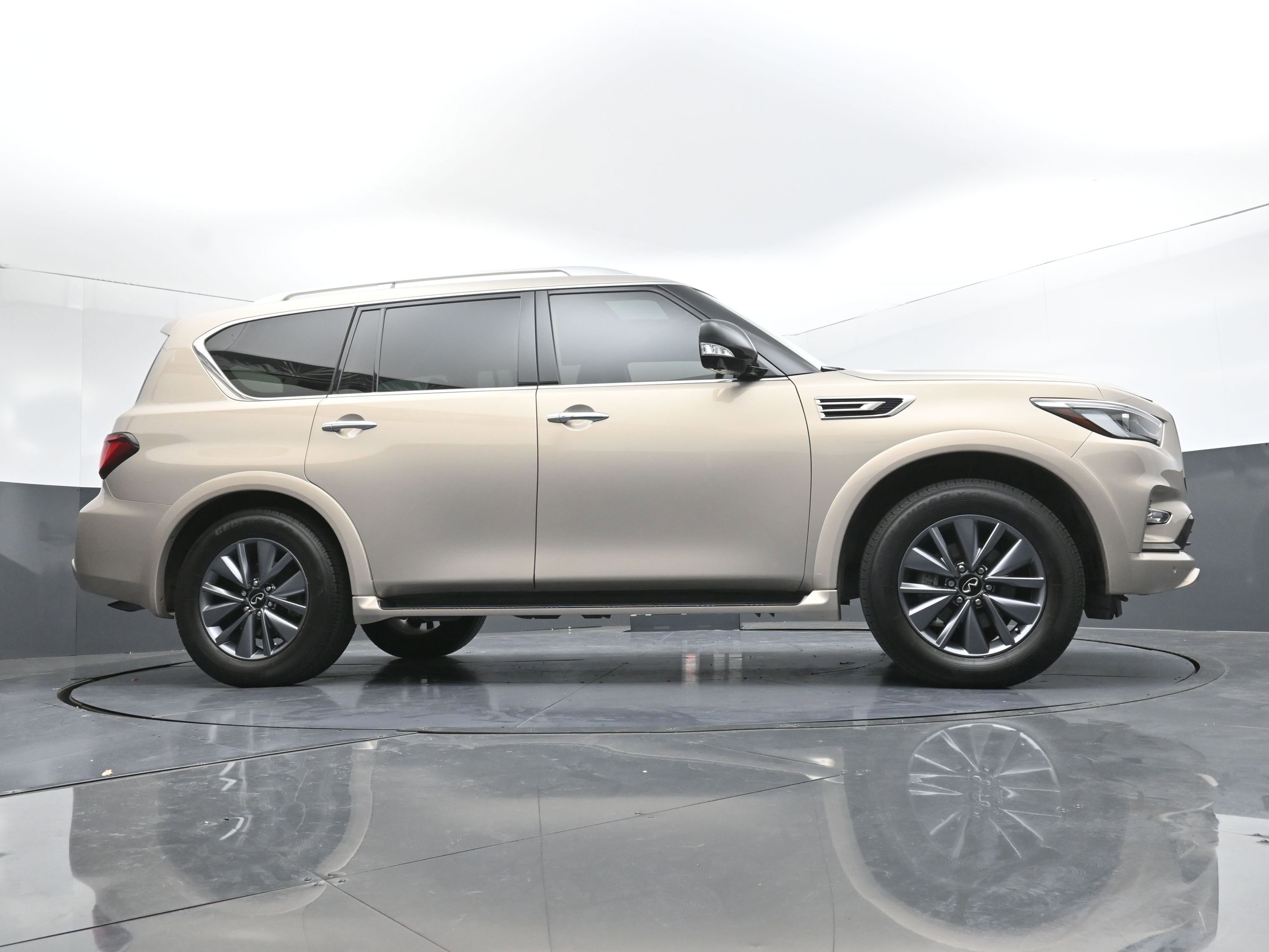 Used 2023 INFINITI QX80 Premium Select w/ All-Season Package image 37